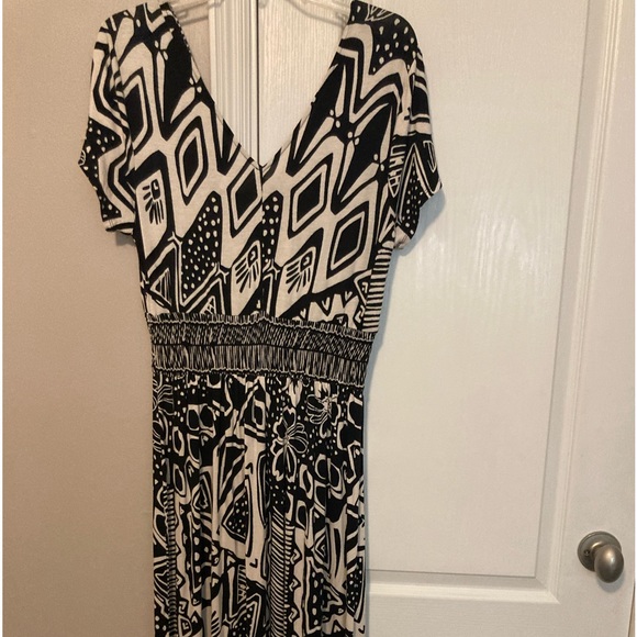 Soft Surroundings Dresses & Skirts - Awesome maxi medium tall black and cream dress
